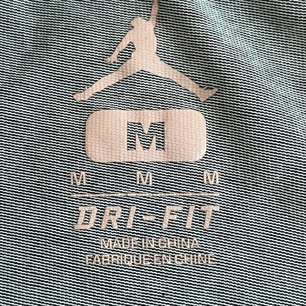 Nike mens AIR JORDAN DRI-FIT TEE (Black/Hyper Turquoise/Infrared 23, Medium) - Picture 5 of 7